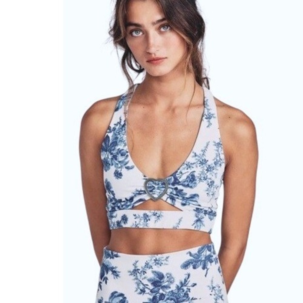 LoveShackFancy x Beach Riot Blue Floral‎ Toile Heart Buckle Sports Bra Medium